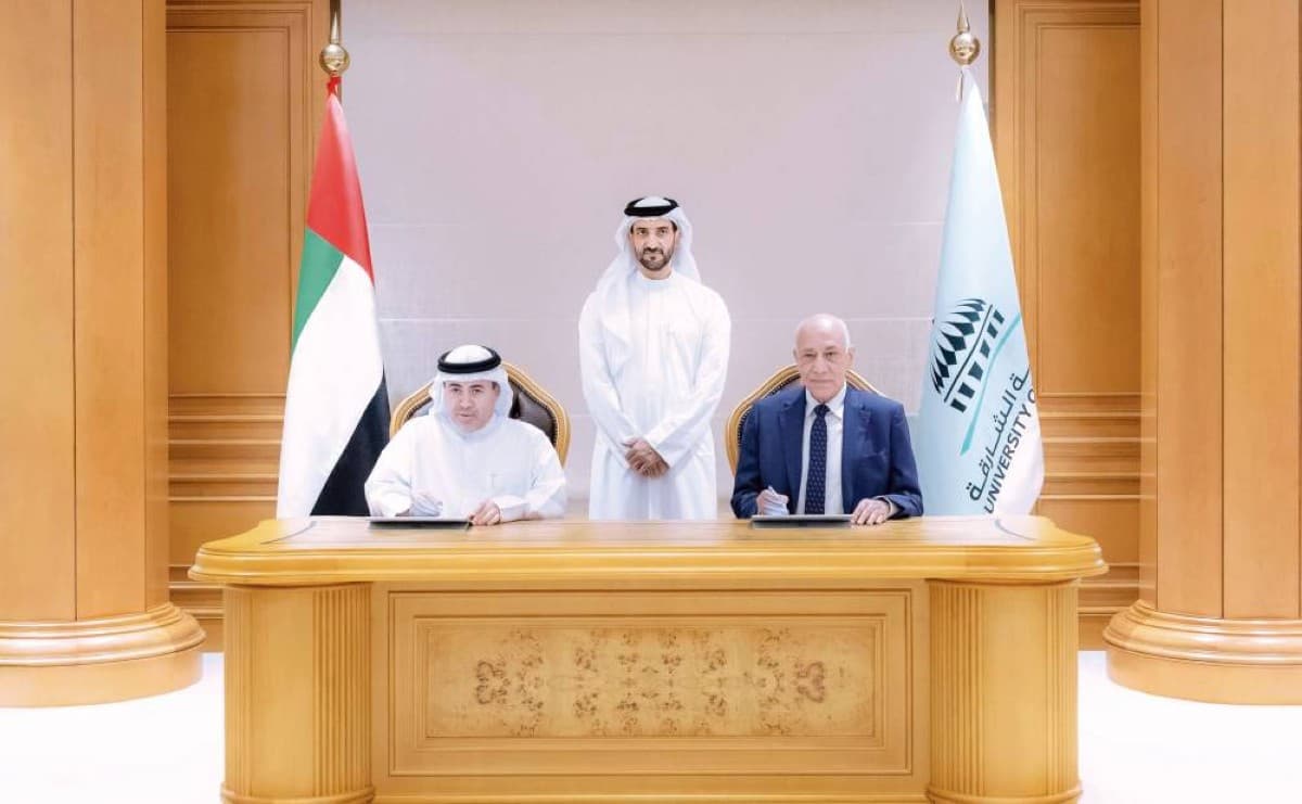 سلطان بن أحمد يوقع مذكرة تفاهم مع جامعة الشارقة ومستشفى الجامعة