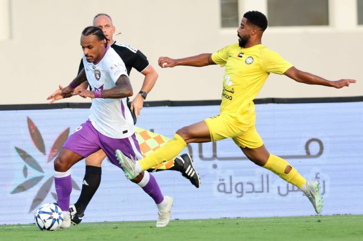 العين يتصدر دوري المحترفين بفوز على كلباء