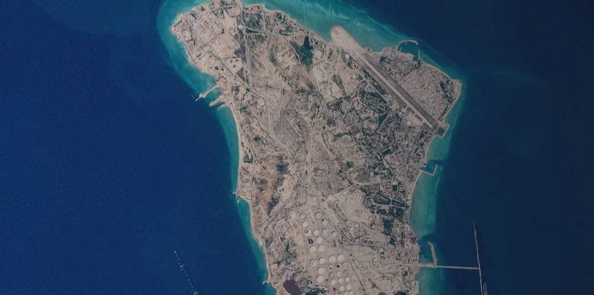 انفجارات قرب جزيرة خرج في إيران