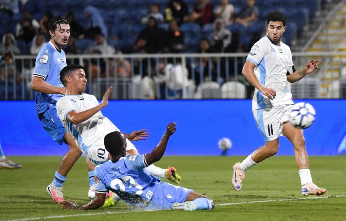 إيسايلا يعبر عن معاناة حقيقية