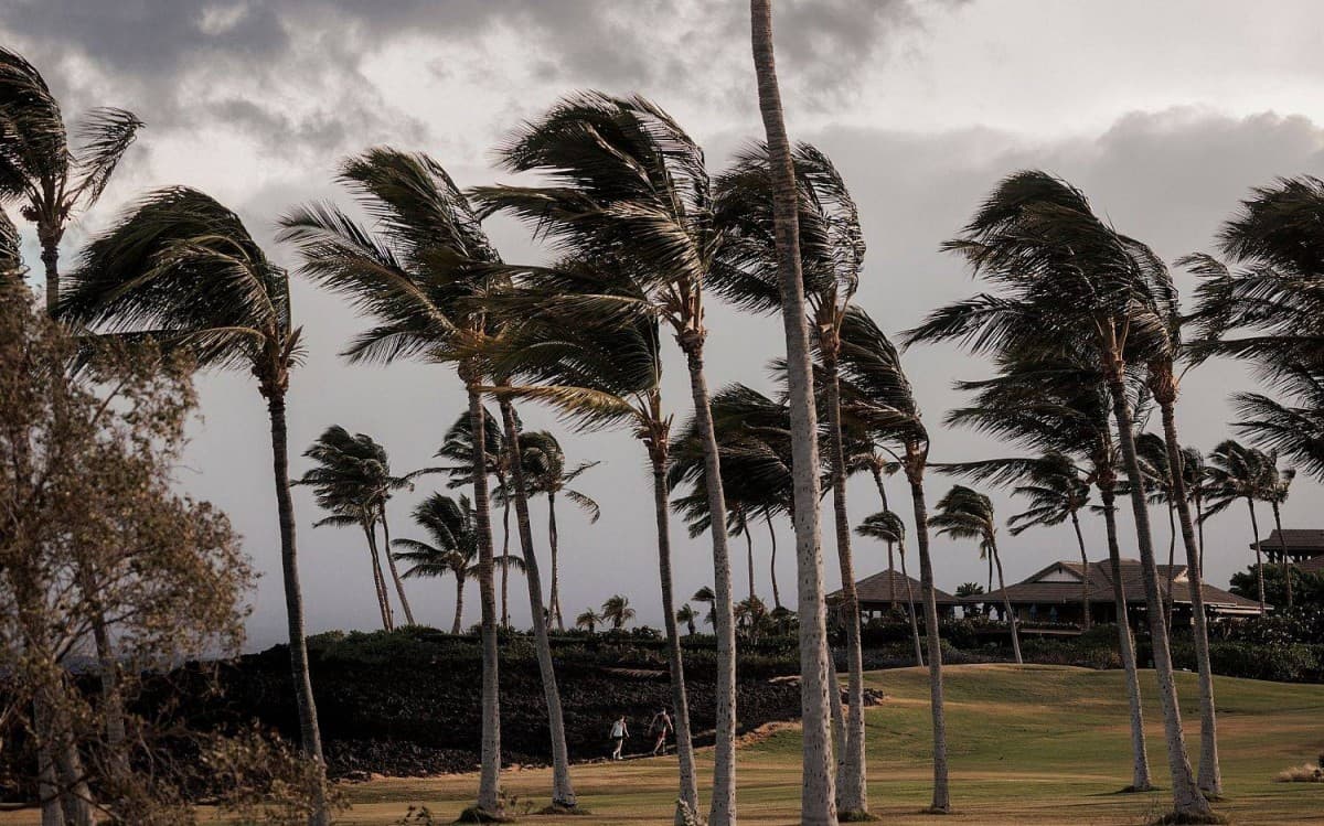 US warns Hawaii of approaching storm