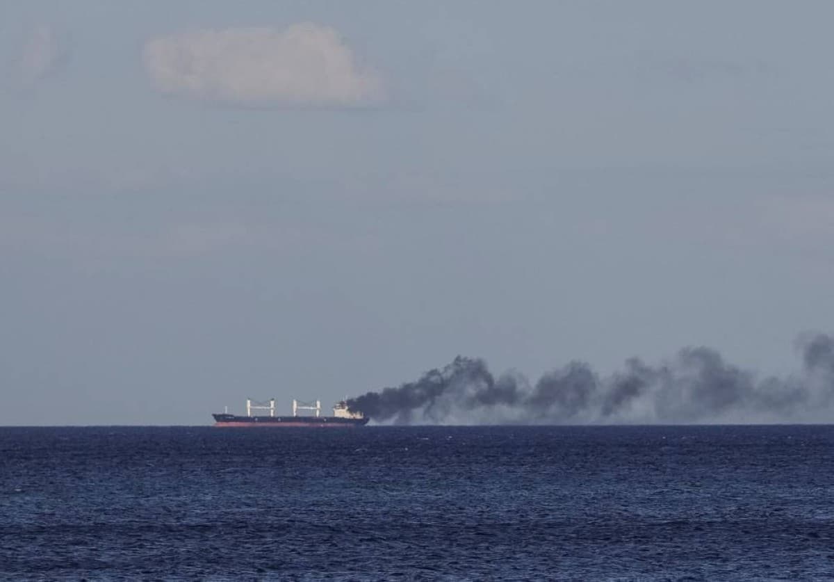 Russia targets Ukraine shipping and steel plants