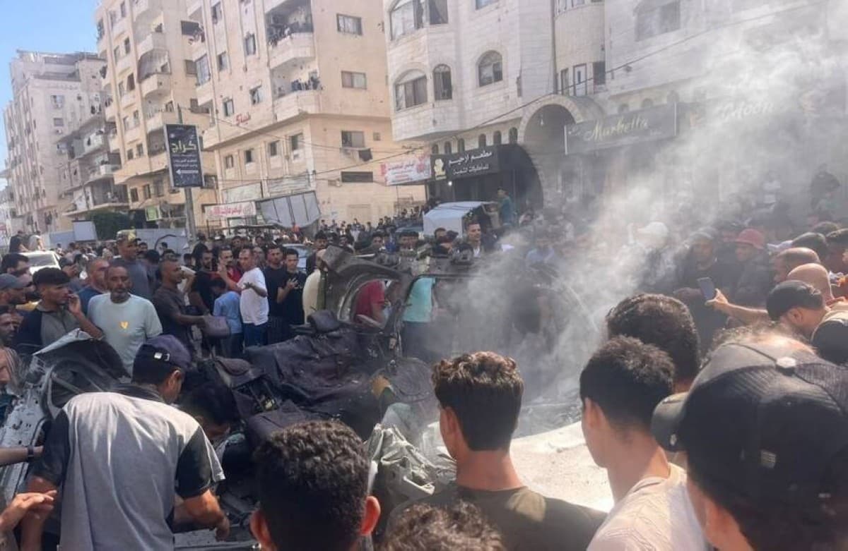 Israeli airstrike in Gaza kills 2 Palestinians