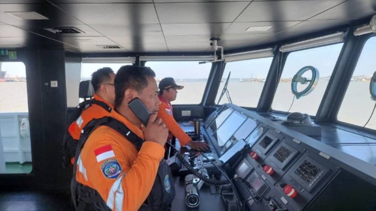 Indonesia seeks 129 missing after ferry capsizes