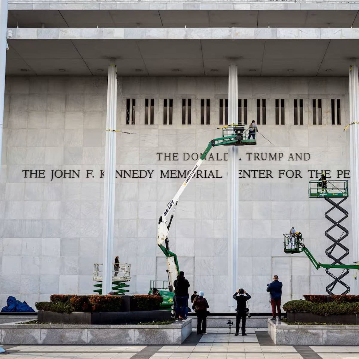 Trump to close Kennedy Center