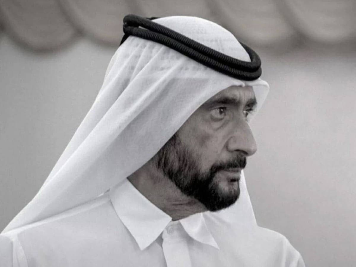 ديوان حاكم الفجيرة يعزي الشيخ أحمد بن راشد