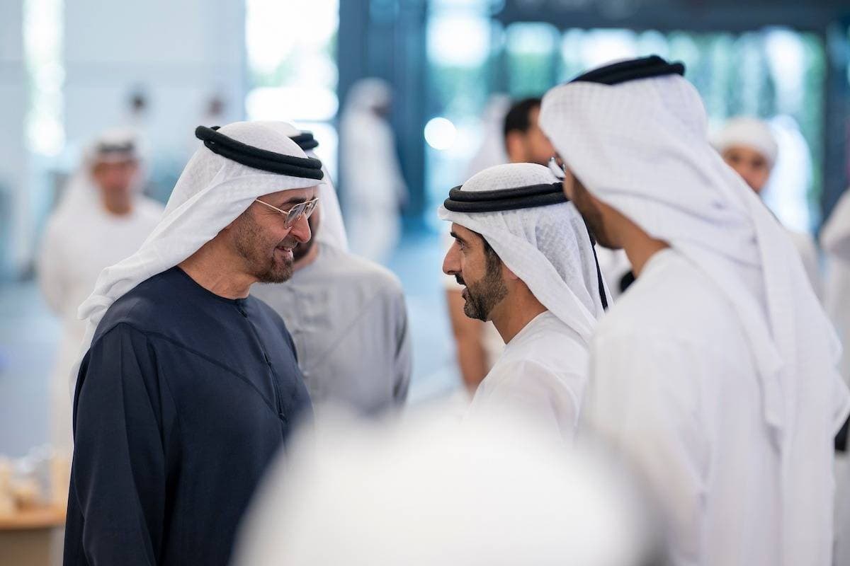 رئيس الدولة يركب قطار الاتحاد من أبوظبي لدبي