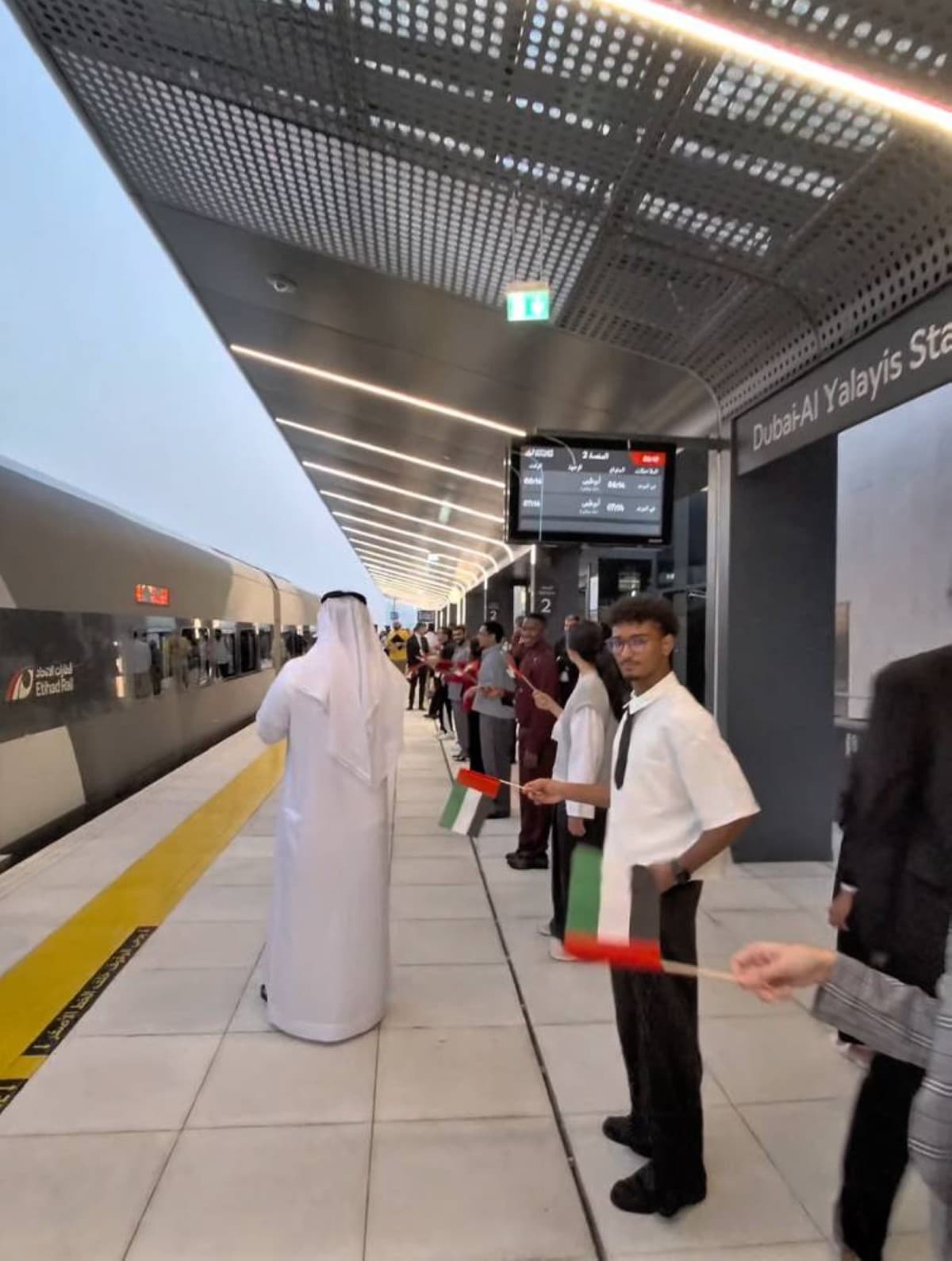 Al-Bayan records 64-minute trip Dubai to Abu Dhabi