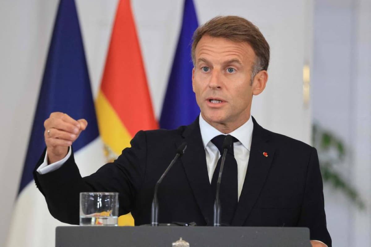 Macron Welcomes UK's EU Return