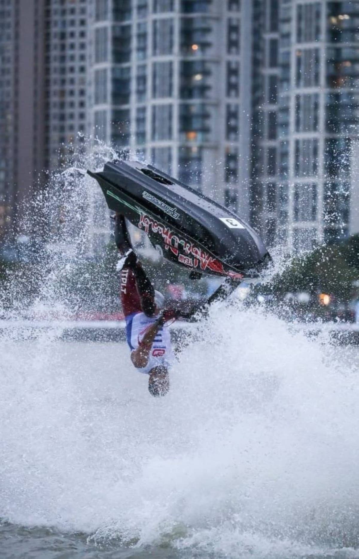 Rashid Al-Mulla Leads in Powerboating