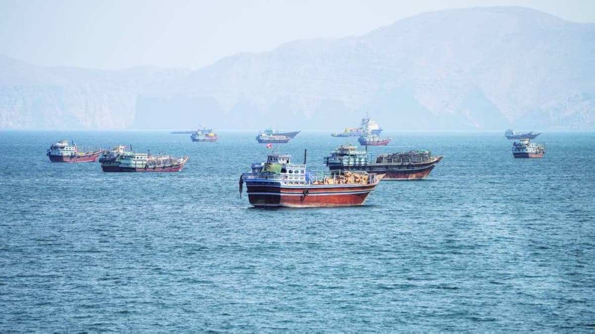 Washington plans strike Iran Tehran favors talks