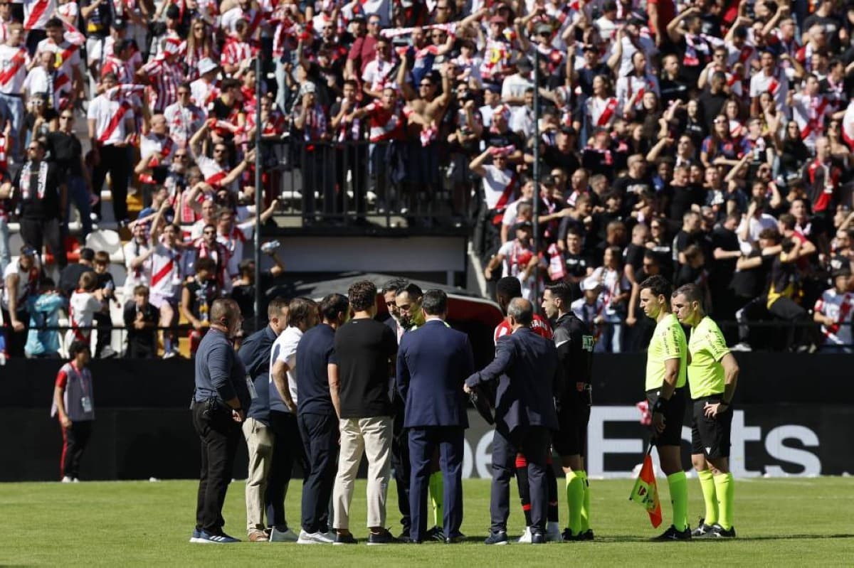 Crowd chaos leads to match cancellation in Spain