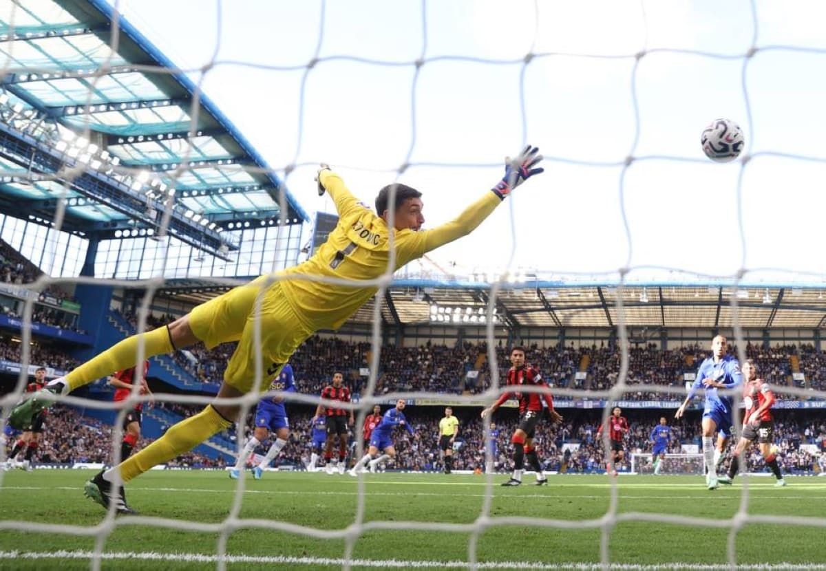 Henderson Guides Chelsea to Clear Win