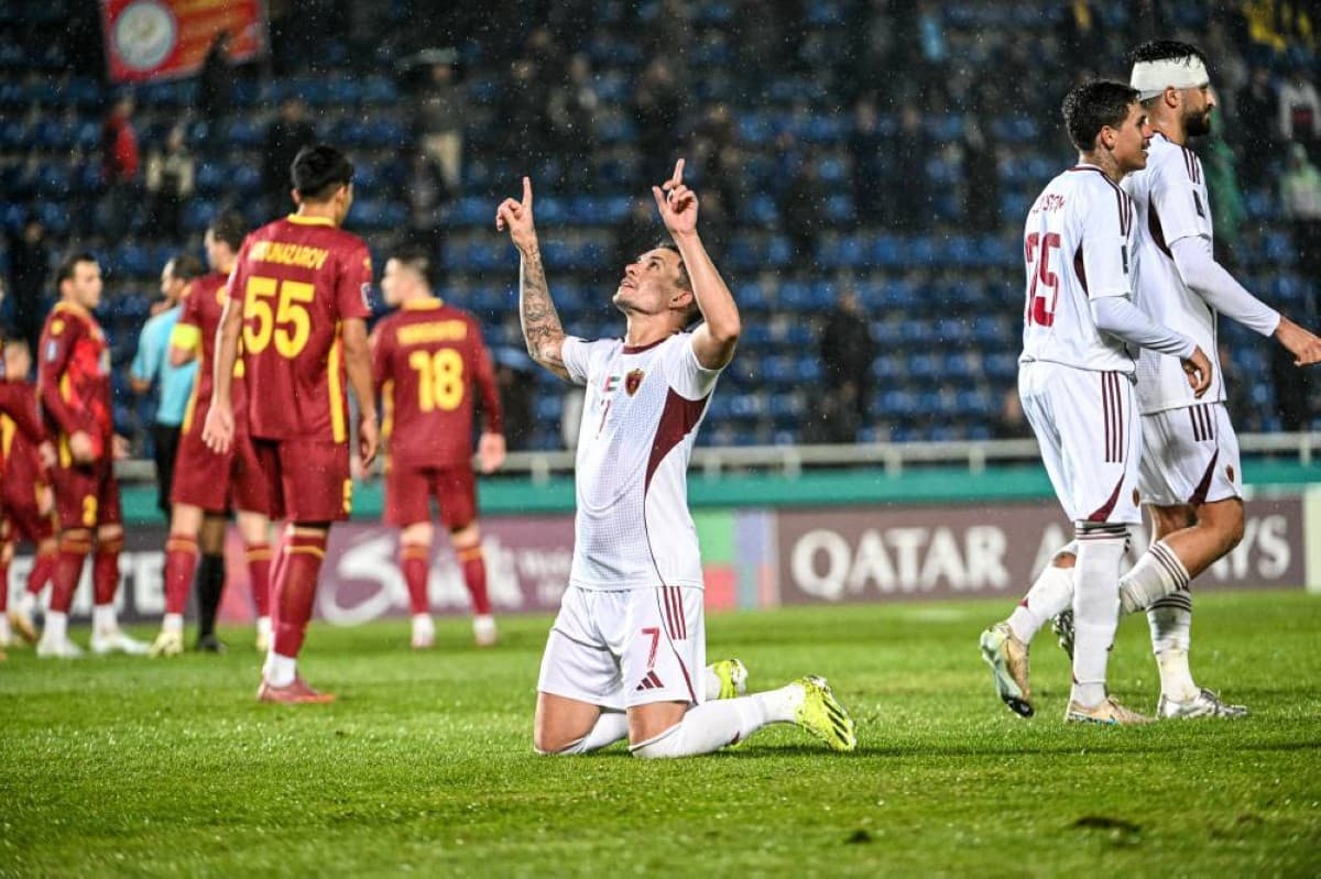 Al-Wahda trains alone in Uzbekistan
