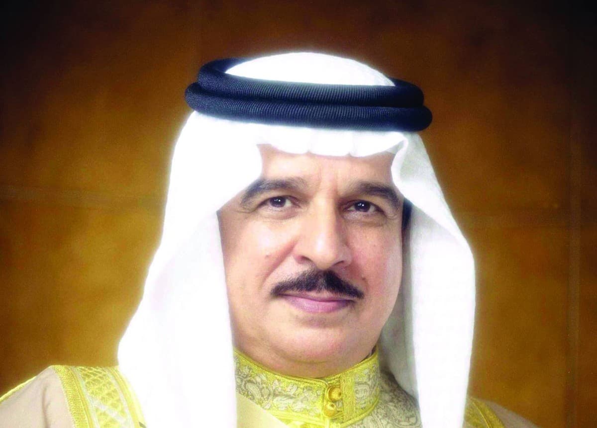 ملك البحرين يشكر محمد بن زايد على مواقف الإمارات