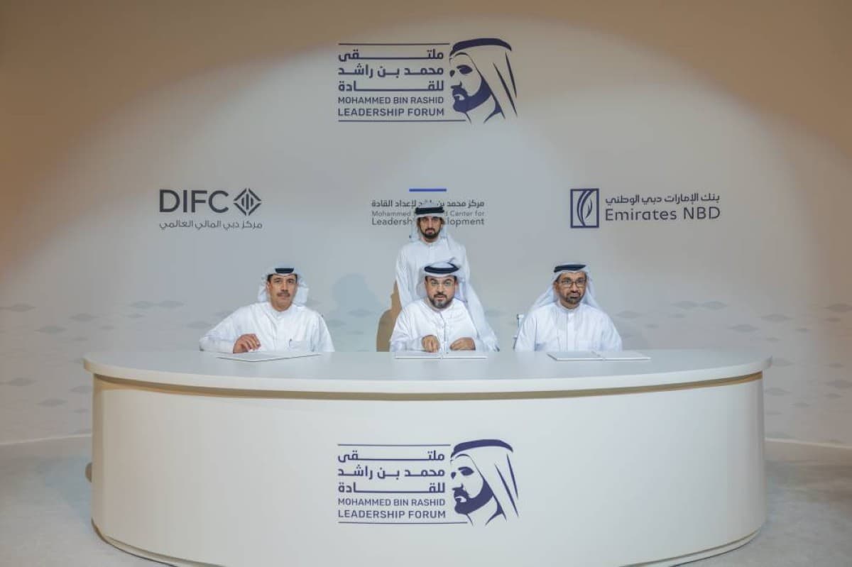 Ahmed bin Mohammed signs Dubai Financial Experts program agreement