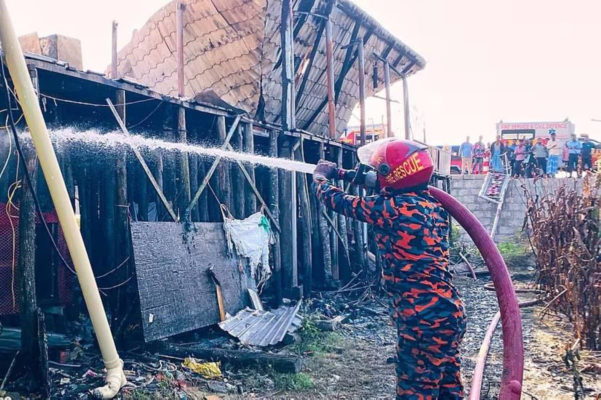 Bangladesh fire kills 14 at resort