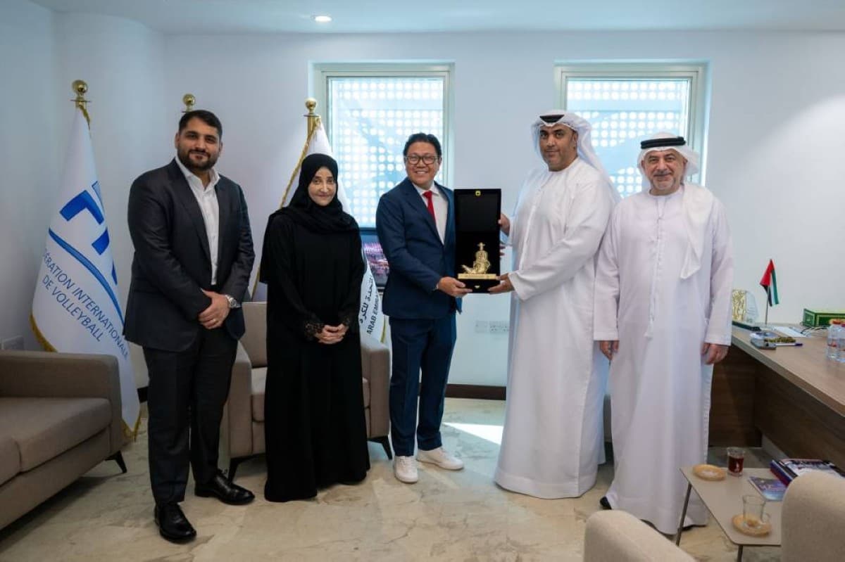 الإمارات تناقش استضافة بطولات آسيوية للكرة