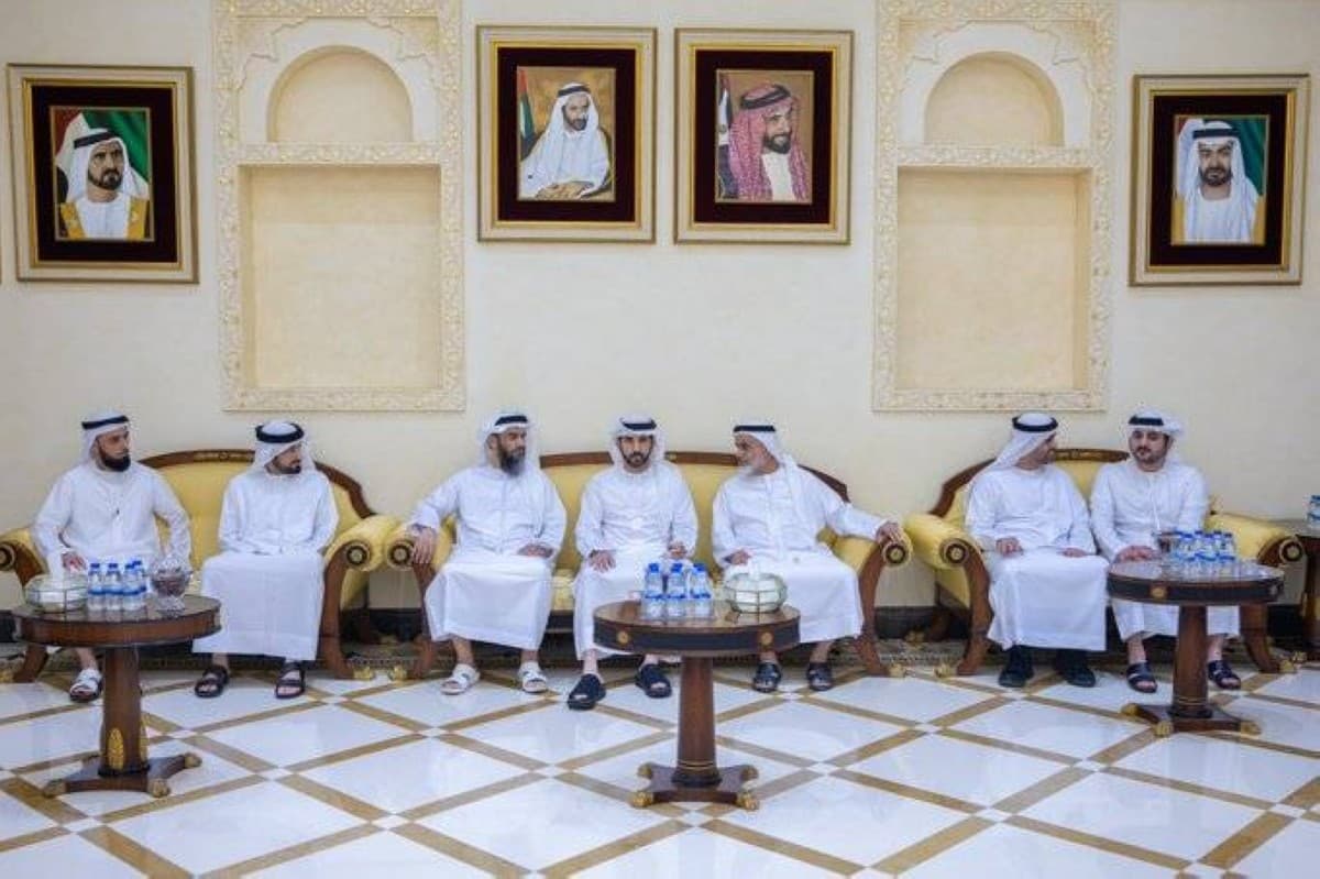 حمدان بن محمد يقدم العزاء في خليفة المهيري