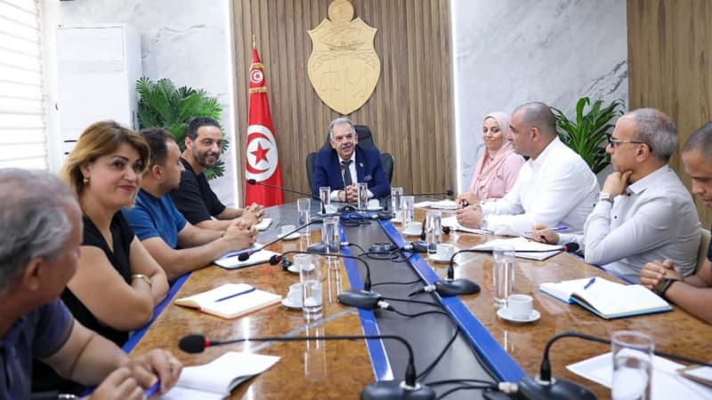 وزير الشباب والرياضة يجتمع بأعضاء المكتب الجامعي للسباحة