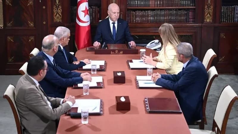 قيس سعيّد يلتقي بمسؤولي الإعلام
