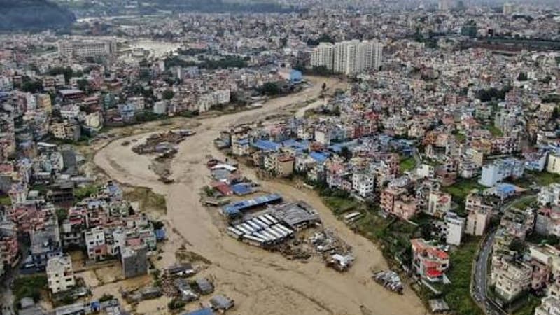 Floods kill 165 across Nepal Tibet border