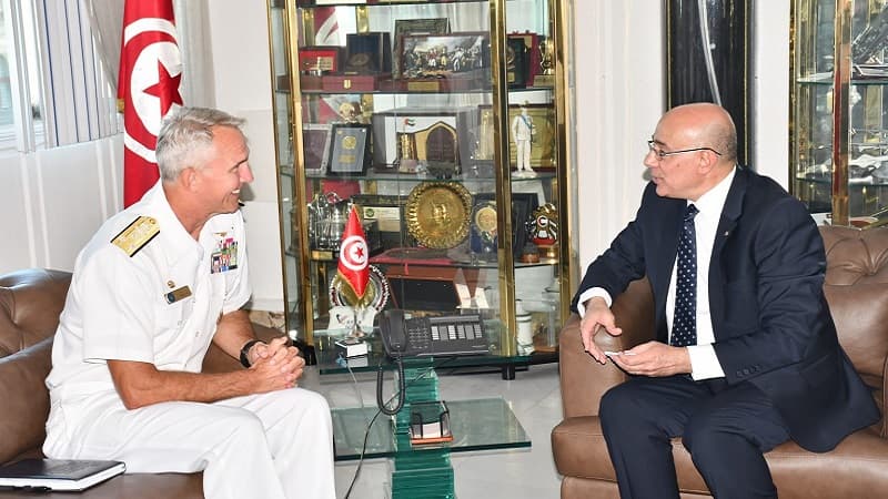 Defense Minister Meets US Fleet Commander