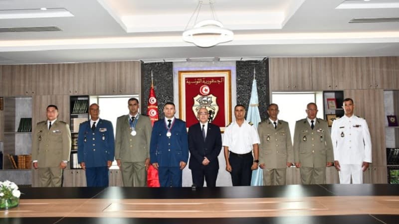 Defense Ministry awards athletes and coaches