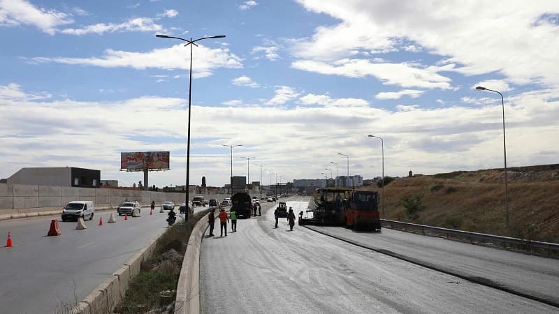 Minister monitors southern entrance expansion