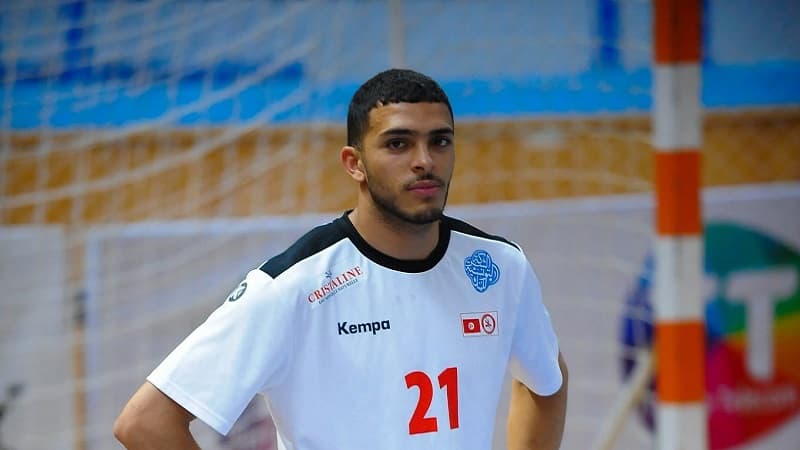 علي بن ناوة جناح المنتخب يوقع لنادي الإفريقي لكرة اليد