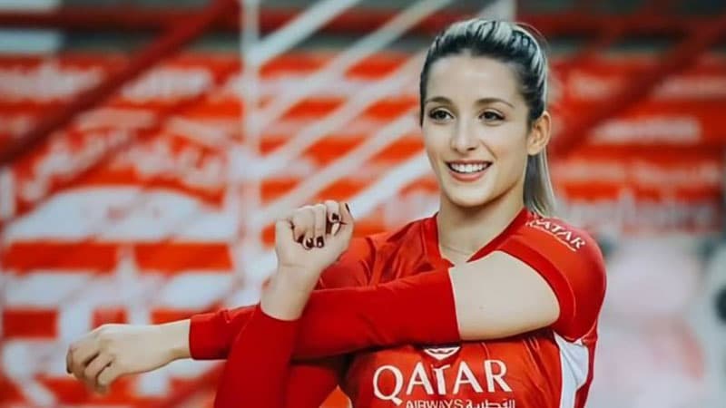 أمنة خلفه تبدأ مسيرة مهنية جديدة