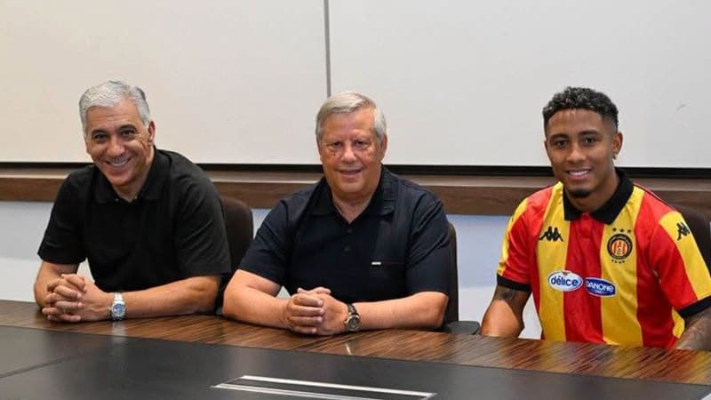 Esperance Sportsclears Ribeiro stance