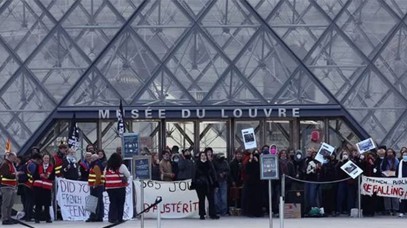 France protesters block Louvre entry