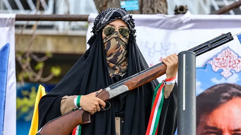 إيران تُعِد نساءها للسلاح