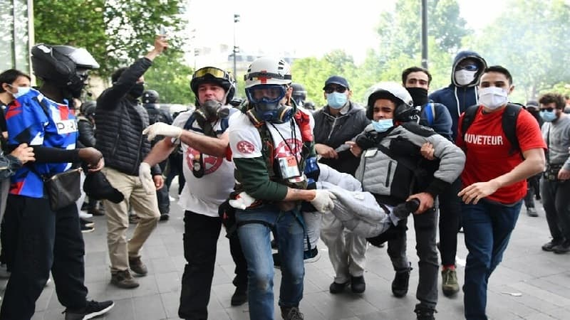 France closes 400+ schools amid protests