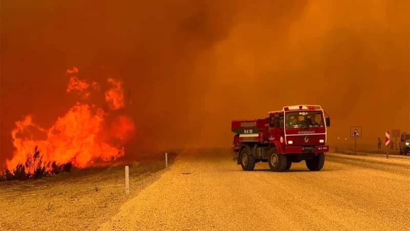 Turkey wildfires prompt evacuations