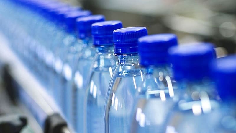 غرفة صناعة المشروبات تؤكد تشغيل المصانع بكامل طاقتها لتلبية الطلب على المياه