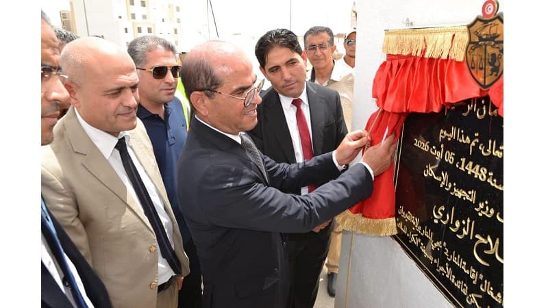القيروان: وزير التجهيز يتفقد مشاريع عمومية