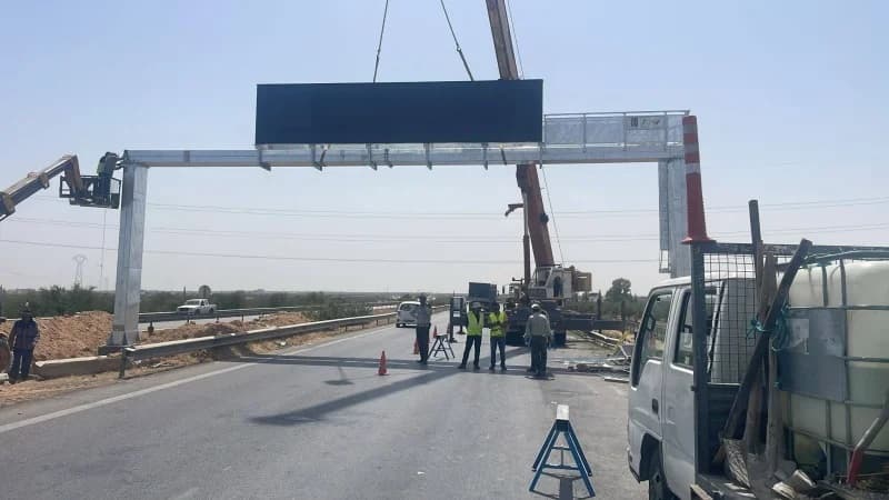 Electronic guide sign upgrade for traffic safety