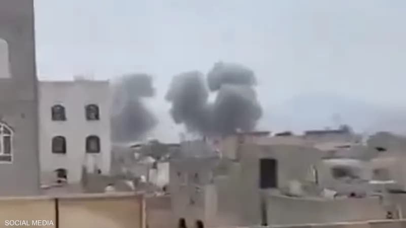 اليمن.. قصف مطار صنعاء لمنع طائرة إيرانية من الهبوط