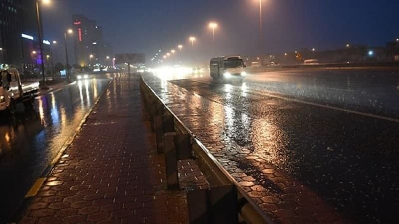 أمطار متفرقة في بعض المناطق ليلة السبت