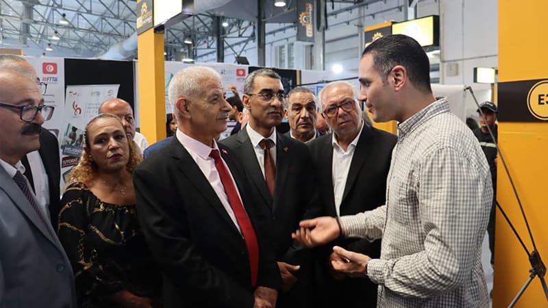 وزير التجارة يطلق دورة النسيج في سوسة