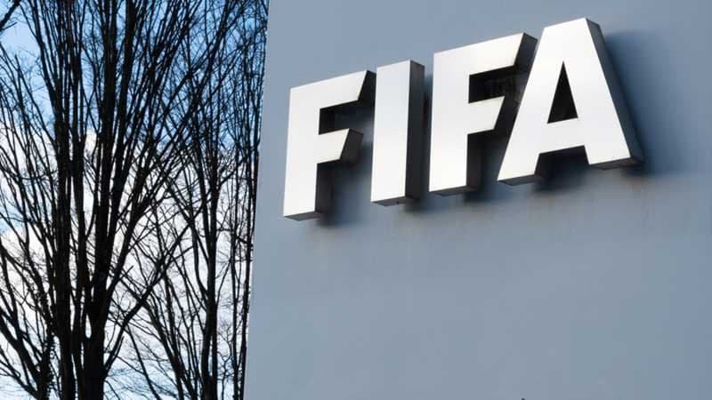 فيفا يخصص 10 مليارات دولار لدعم الاتحادات