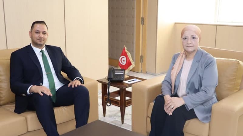 Justice Minister discusses young lawyers' busy schedules with Young Lawyers Association president