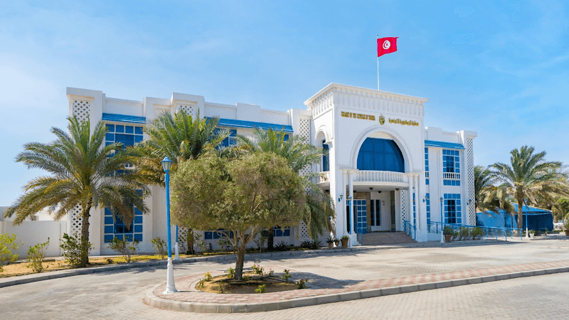 تونسية أبو ظبي تمنح 10 أيام لنزع بطاقات التعريف