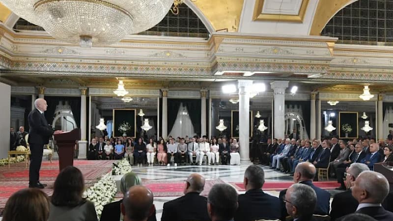 سعيد يدعو لفصل التعليم عن السياسة
