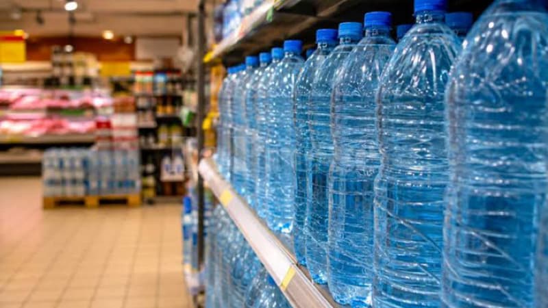 موزعو المواد الغذائية يوضحون اختفاء المياه المعدنية من المحلات
