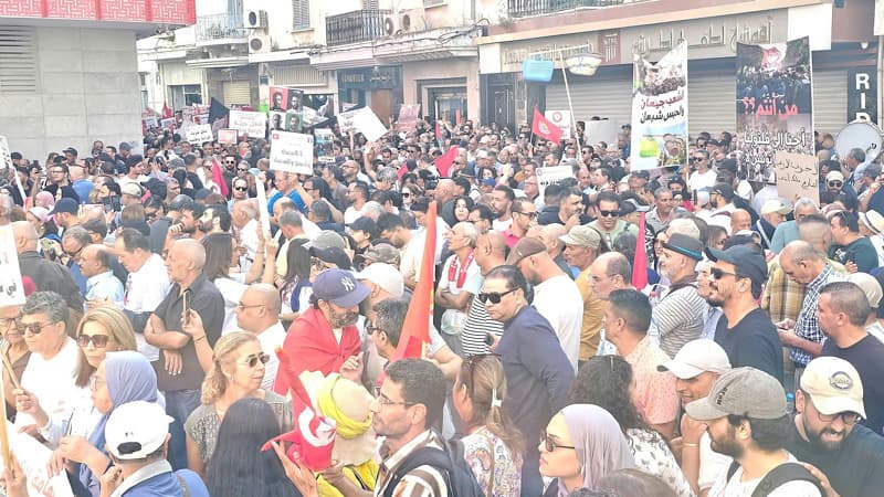 Citizens gather at Mohamed Ali Square