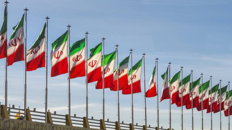 Iran urges lifting of sanctions amid US pressure