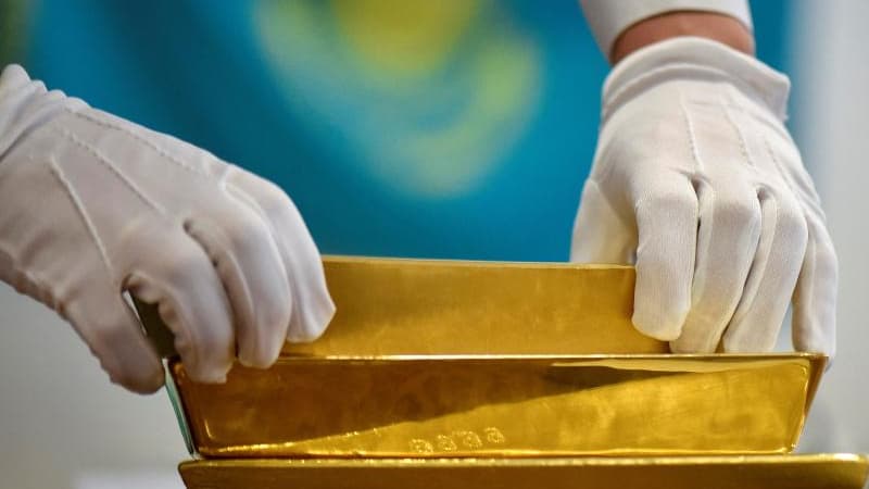 Oil up, gold dips amid inflation
